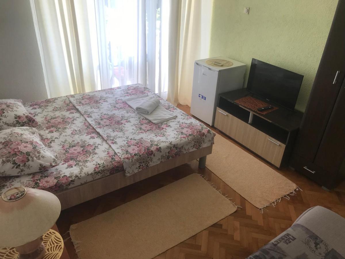 Tina Rooms Улцин Екстериор снимка